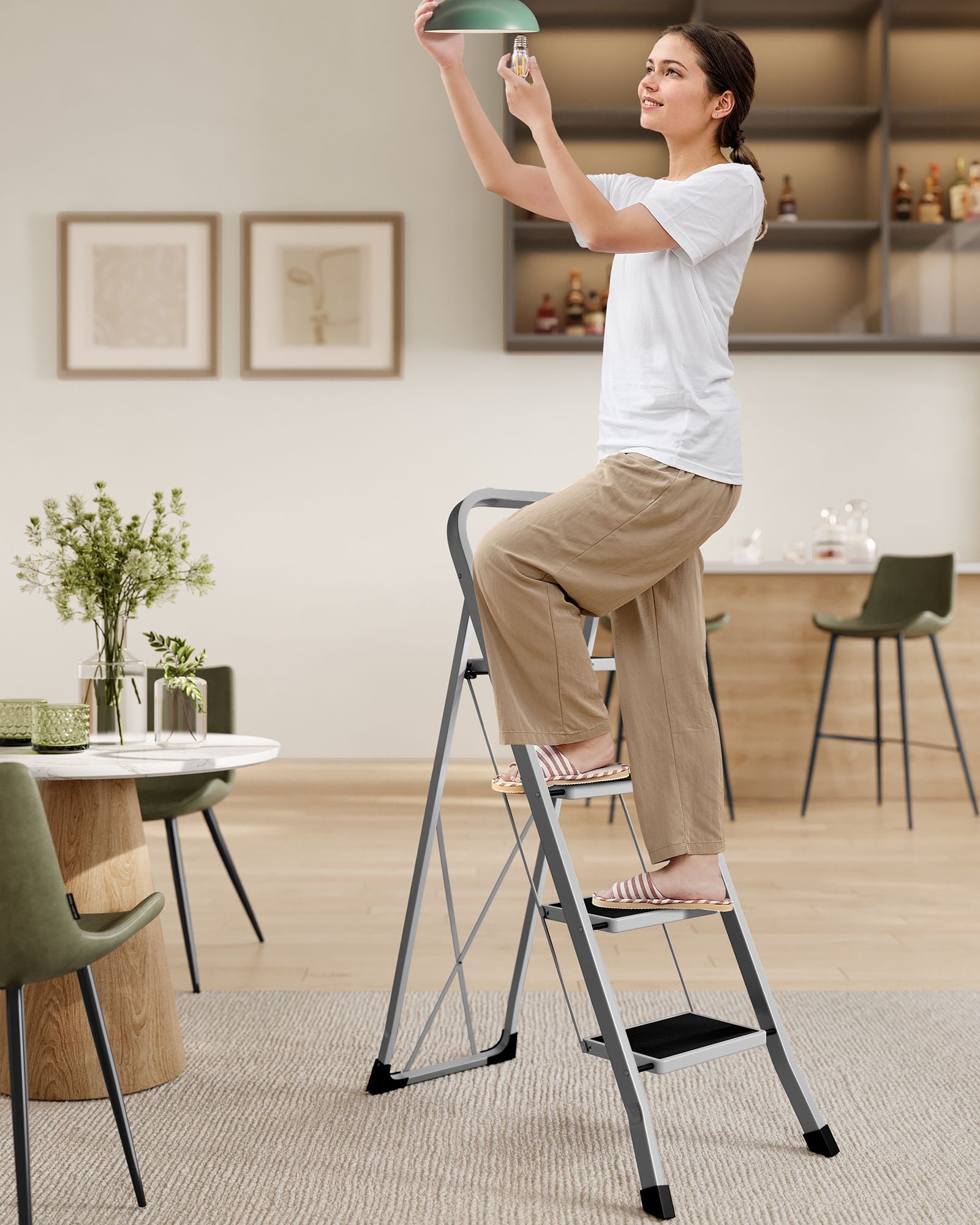 Treppenladder - mit 4 Stufen - Belastungskapazität von bis zu 150 kg - Taubengrau